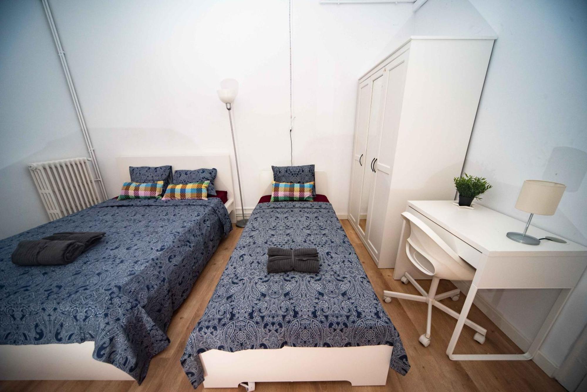 - Eixample Albergue Barcelona